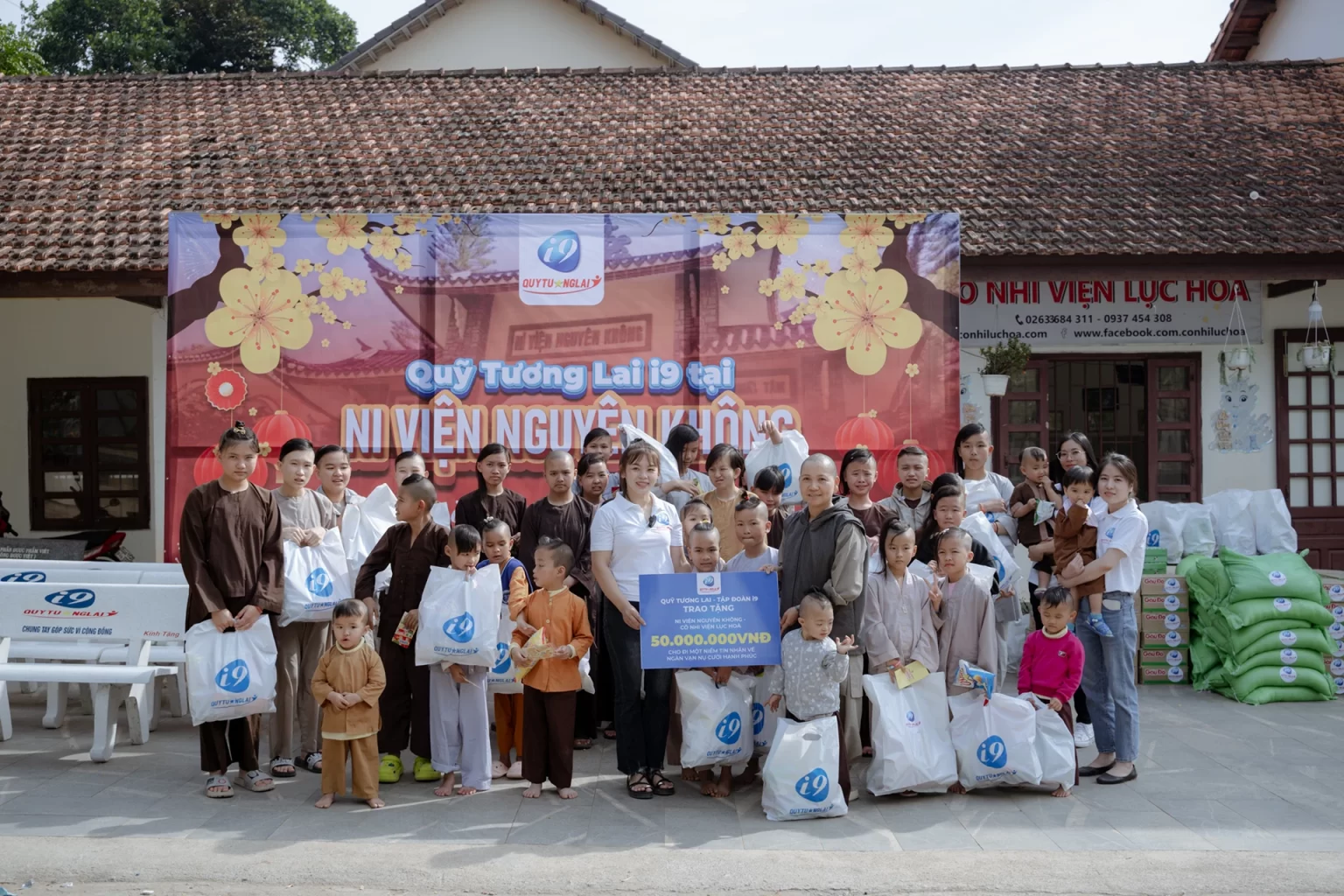 Biểu tượng cá cược có trách nhiệm của f16878, khuyến khích người chơi đặt giới hạn cho bản thân.