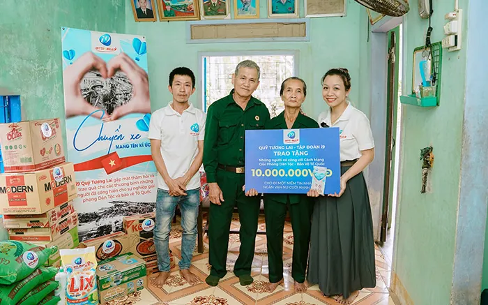 Sân vận động với trận đấu bóng đá đang diễn ra, logo f16878 và các biểu tượng cá cược thể thao nổi bật, tạo cảm giác sôi động và chuyên nghiệp.